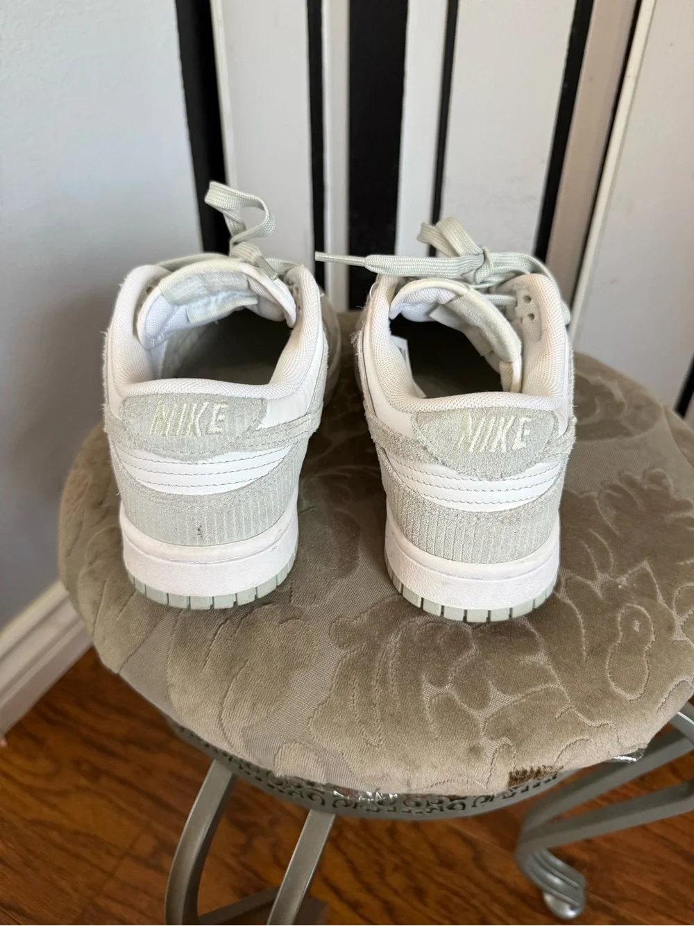 Nike Low-Top Sneakers in Sage Green & White